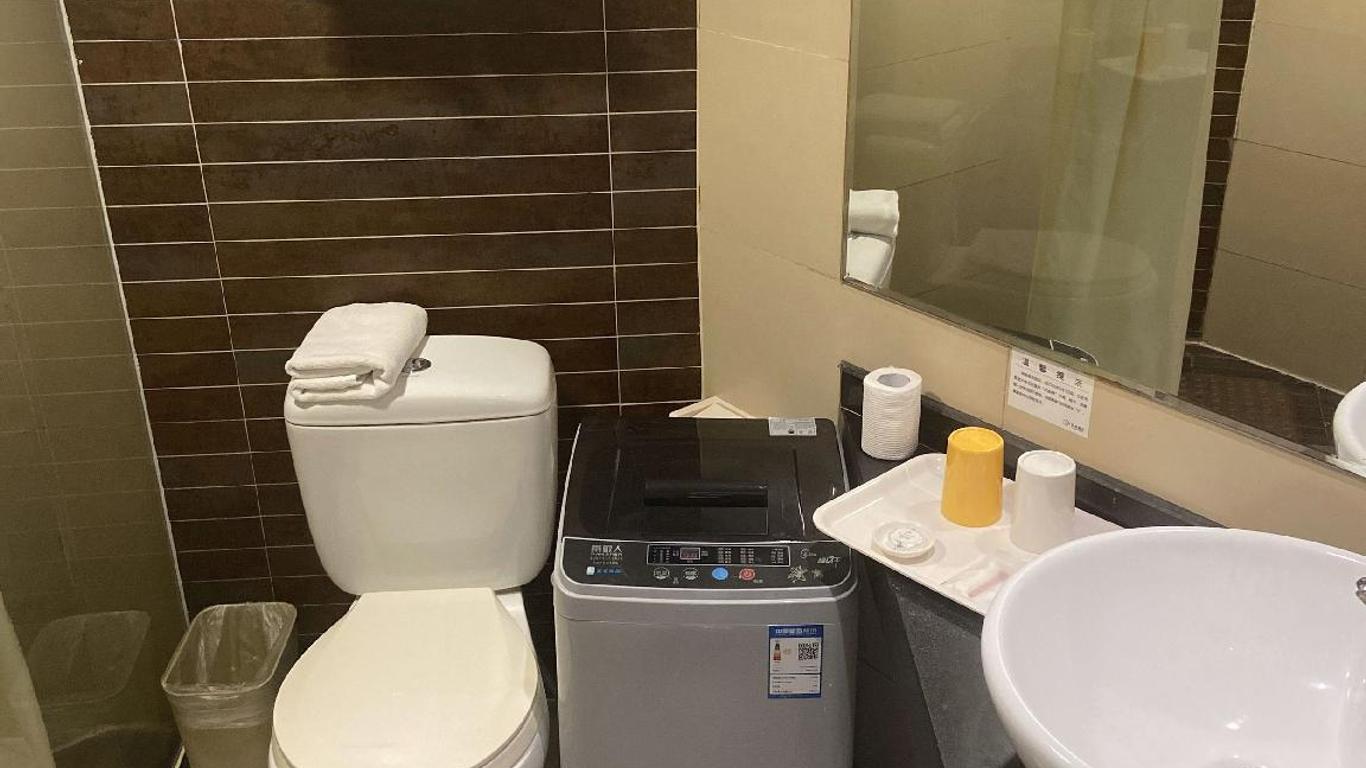 Jingcheng Business Hotel (Beijing Shilihe Metro Station)