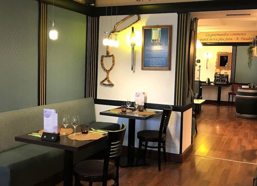 Restaurant Photo