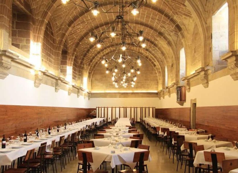 Hospedería San Martín Pinario in Santiago de Compostela: vaulted dining hall with long banquet tables