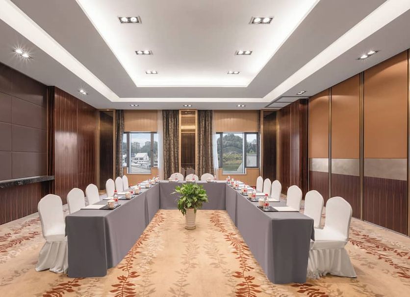 Lakeside Resort Jingdezhen meeting room with U-shaped conference table and city views