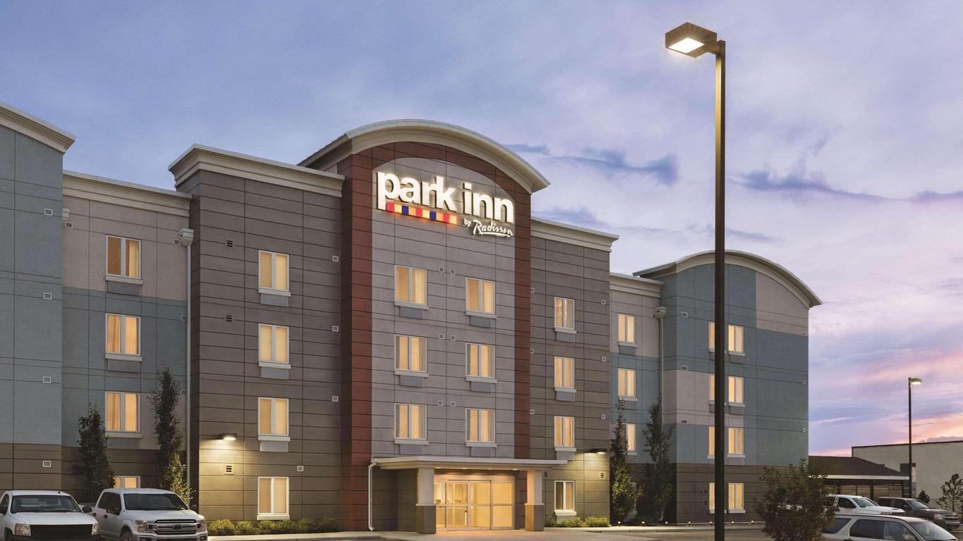 Park Inn by Radisson, Calgary Airport North, AB