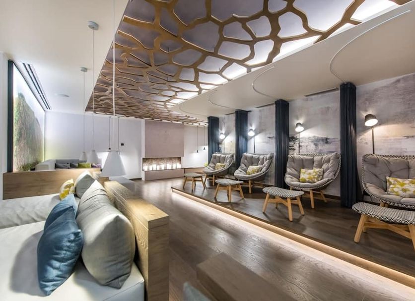 Moselromantik-Hotel Keßler-Meyer in Cochem, stylish lounge with seating and decorative ceiling