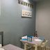 Enna Inn Centro in Enna: guest room with two beds, small table and chairs, and wall art