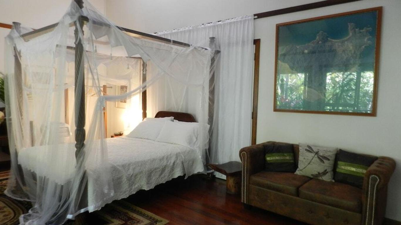 Oskar's Rain Forest Retreat