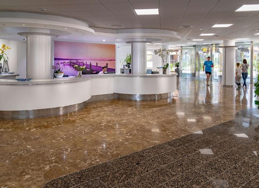 Front desk Photo