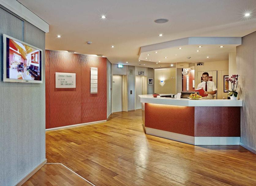 Front desk Photo