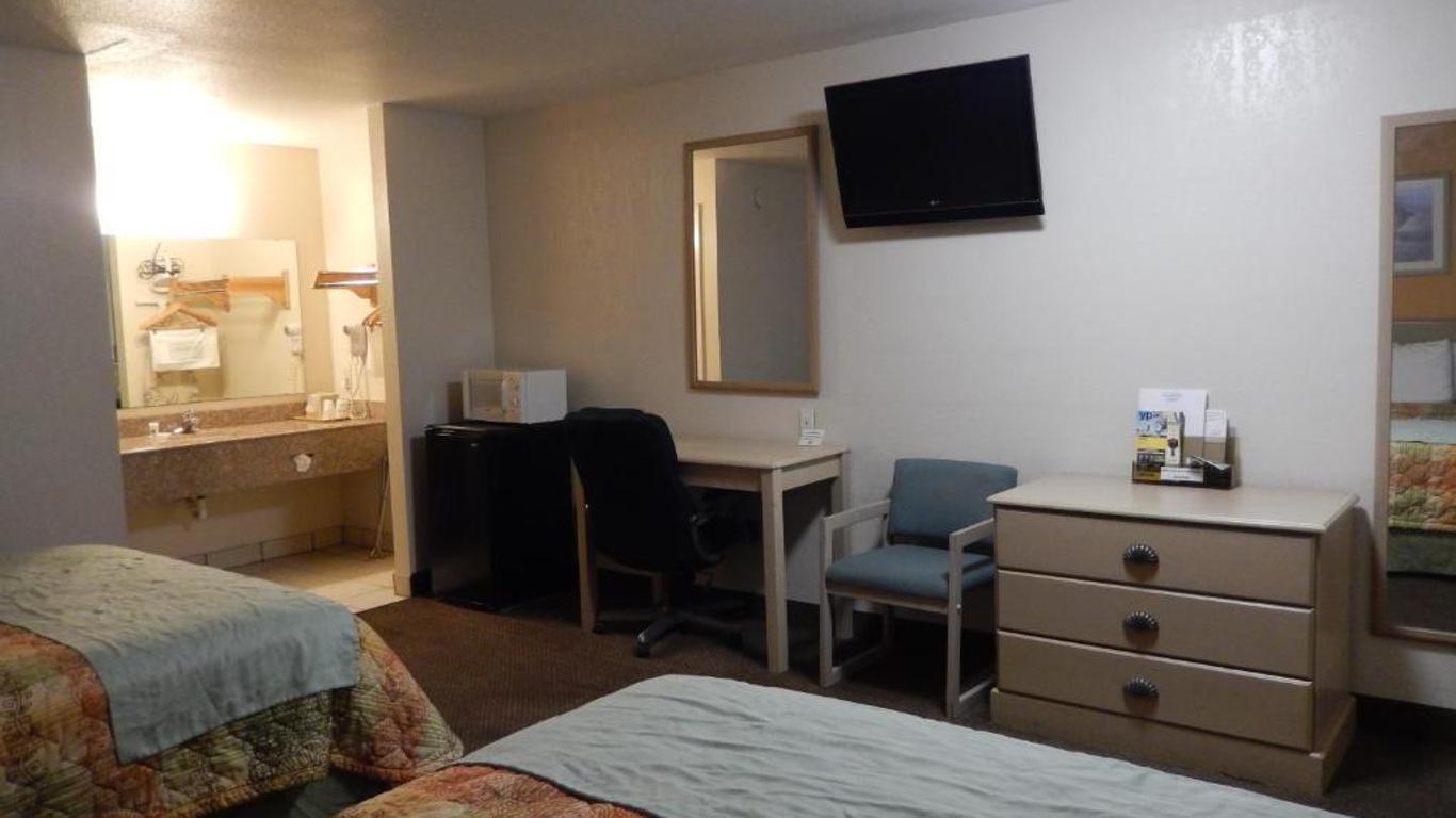 Pearsall Executive Inn And Suites