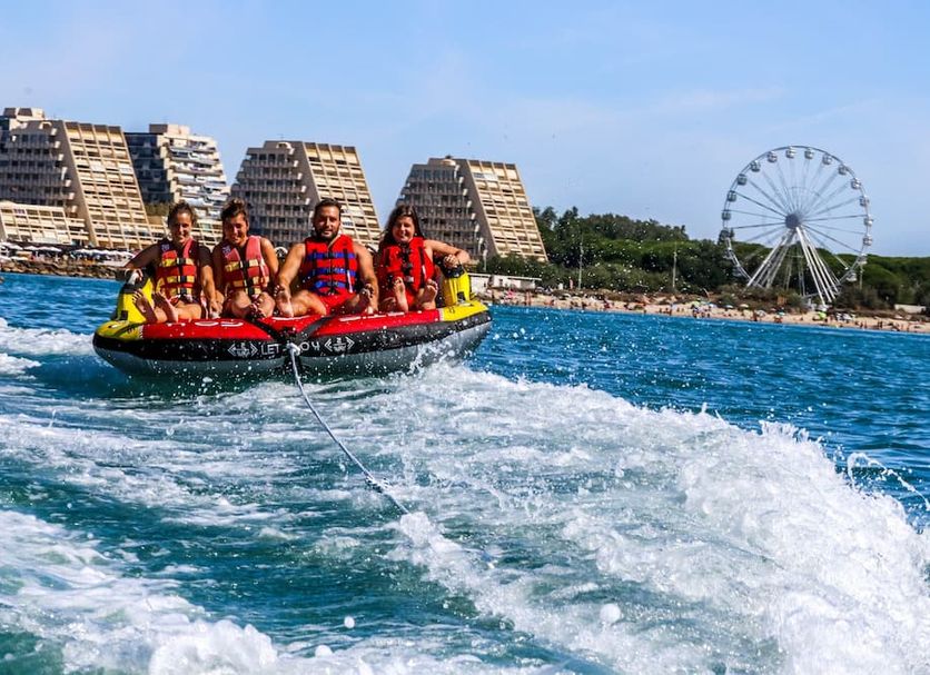 Hôtel Saint-Clair, côté Plage in La Grande-Motte with people tubing on the sea near a ferris wheel