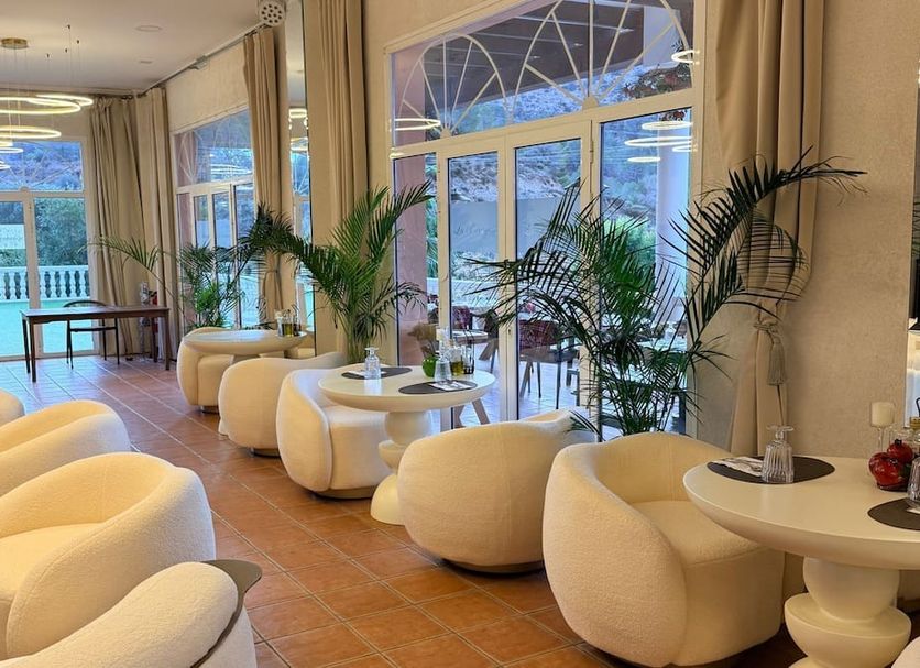 Hotel La Plantacion in Finestrat lounge with rounded chairs and large windows to the terrace