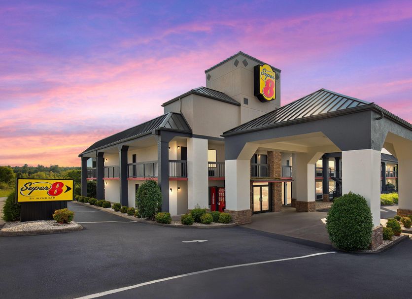 Super 8 by Wyndham Bulls Gap Greeneville Area exterior at sunset in Bulls Gap