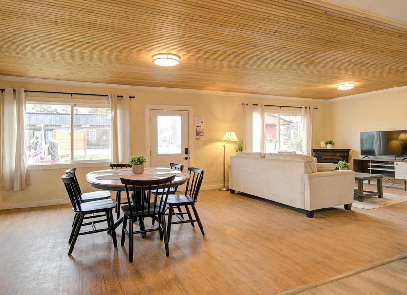 Dining room Photo