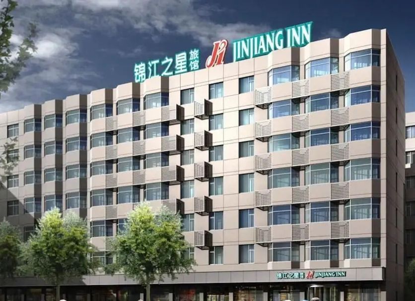 Jinjiang Inn Wuhan Wansongyuan Food Street Qushui Building in Wuhan, exterior with trees and glass facade