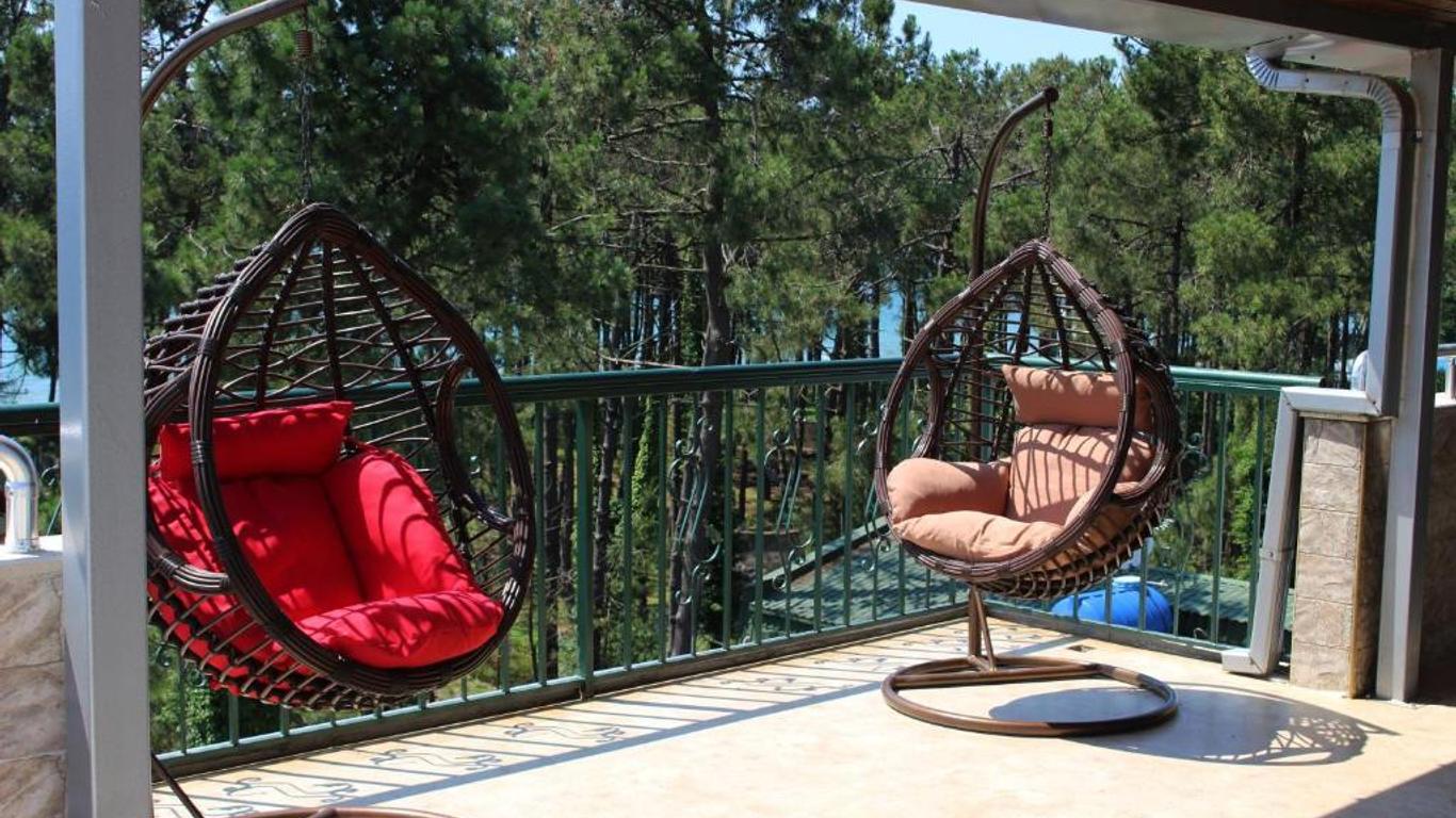 Golden Fleece Hotel