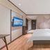 Hanting Nanshan Avenue Shenzhen guest room with double bed, wall-mounted TV and wood flooring