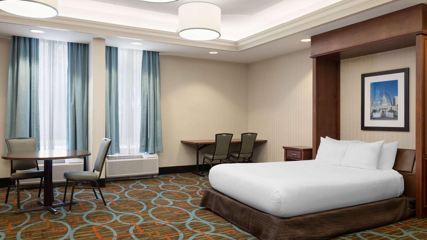 Wingate by Wyndham St. Louis Airport