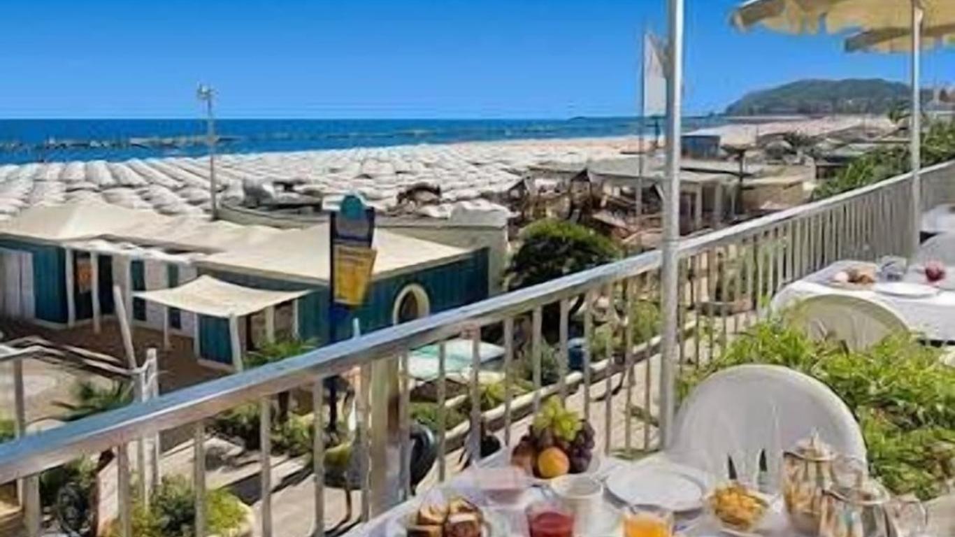 Hotel Caravelle