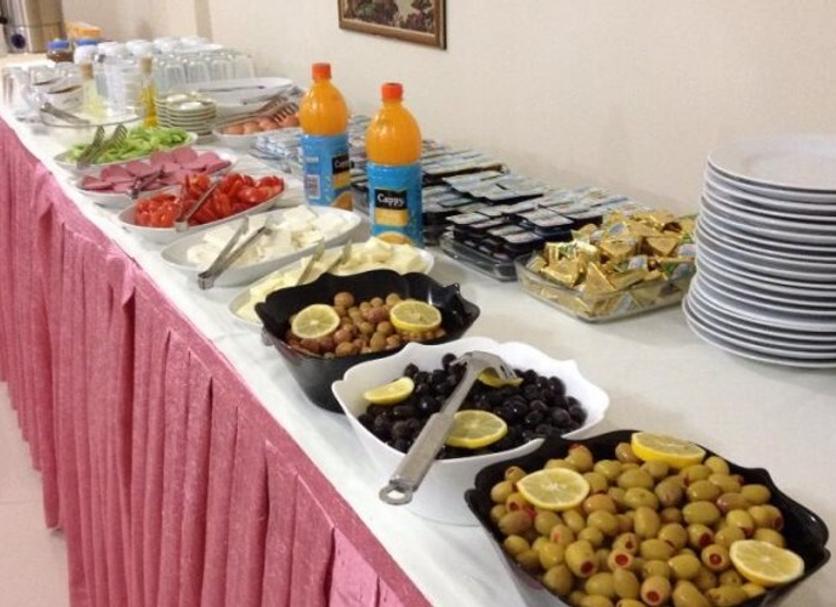 Buffet Photo