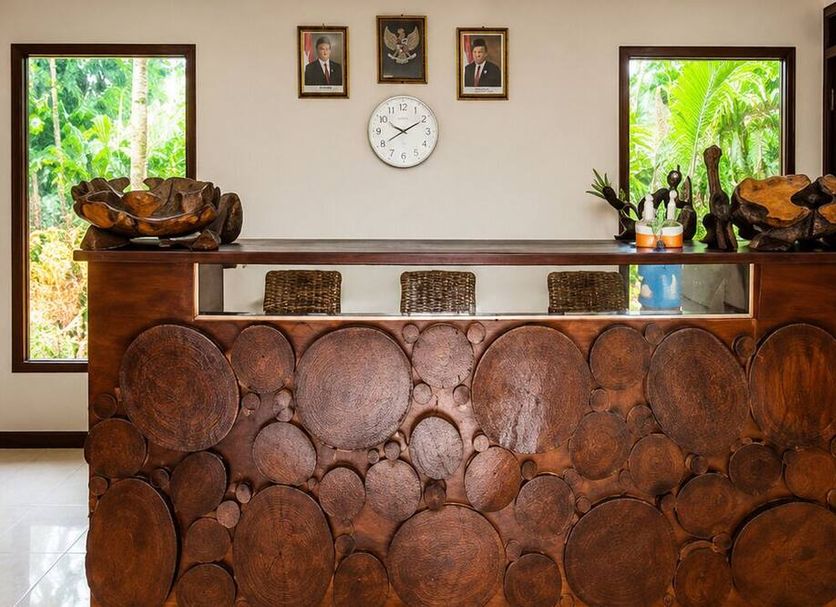 Front desk Photo