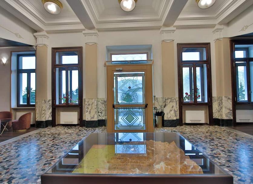 Lobby Photo