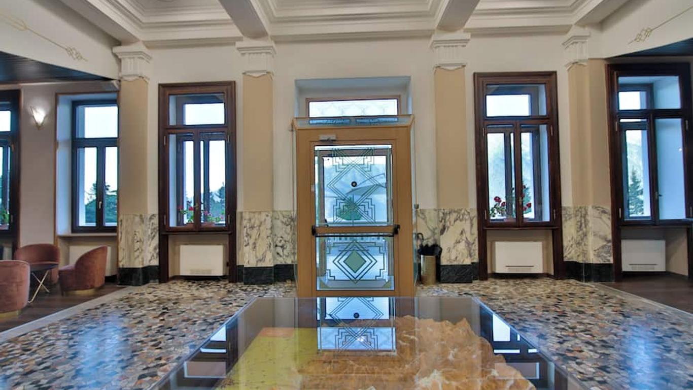 Pràcatinat Hotel & Restaurant