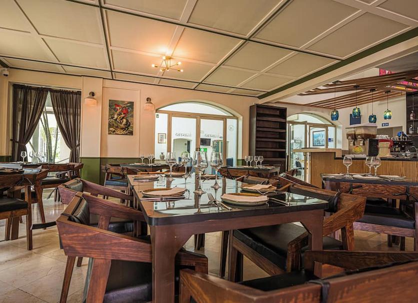 Restaurant Photo