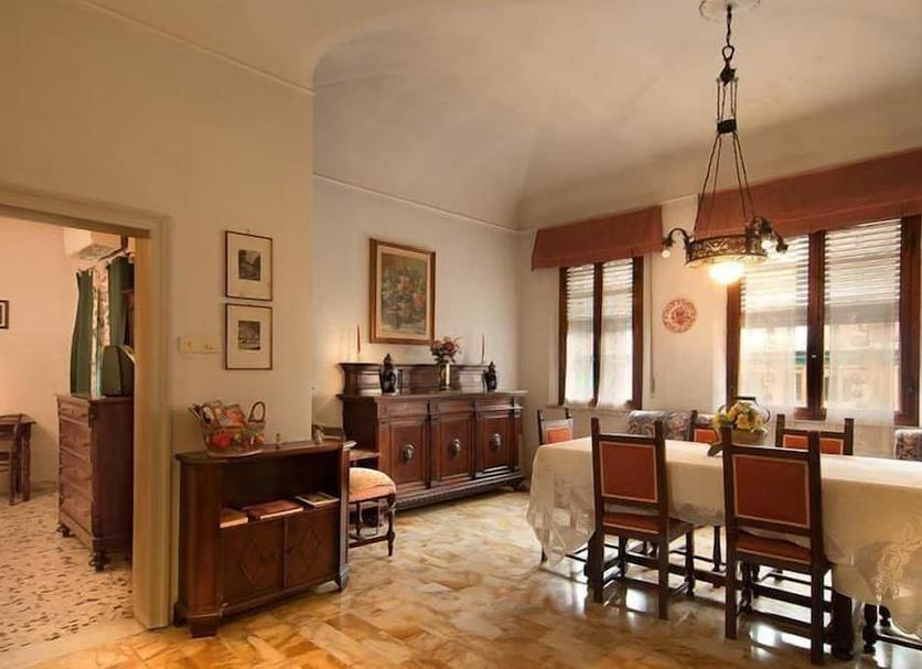 Dining room Photo