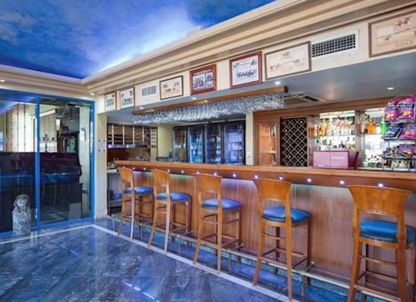 Bar Photo