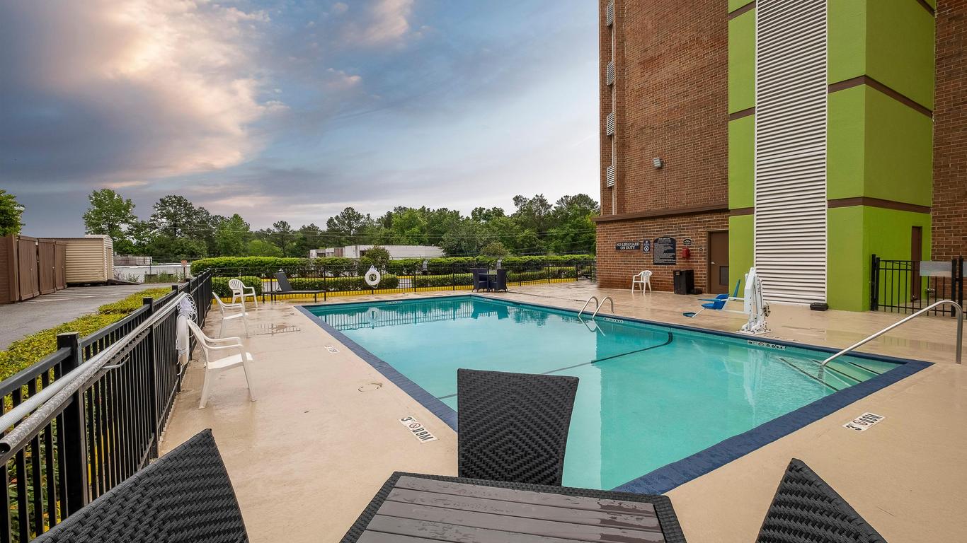 Red Roof Inn & Suites Macon