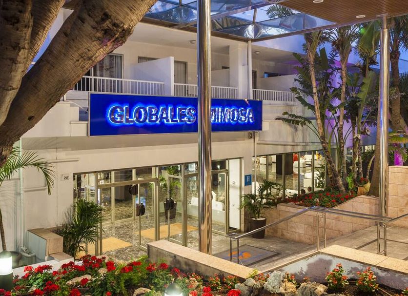 Globales Mimosa in Palma Nova with illuminated entrance, palm trees and red flower beds