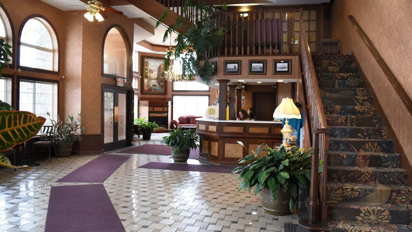 Hamilton Inn Select Beachfront Mackinaw City