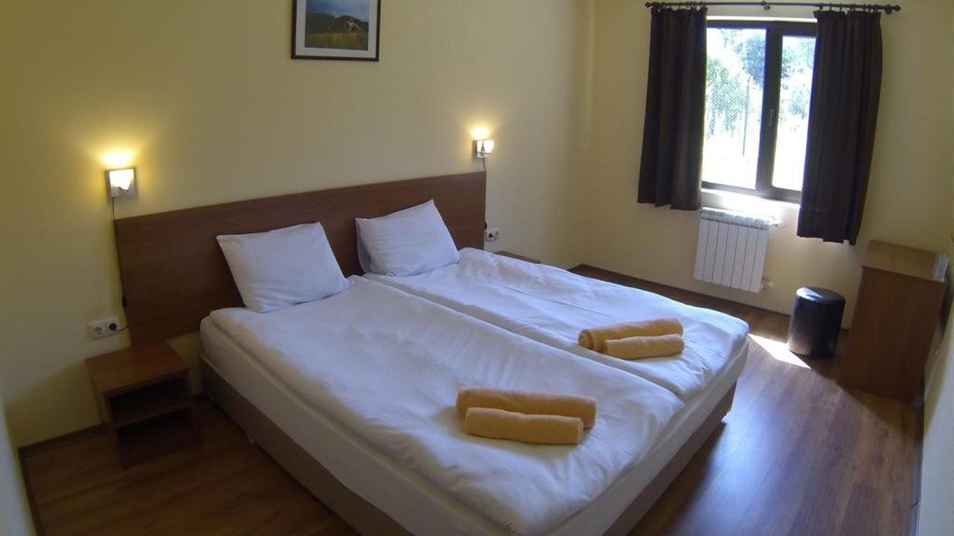Rusaliite Adventure House