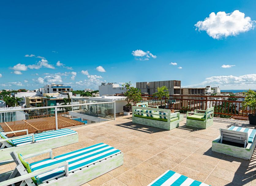 Hotel Boutique Rato 10 in Playa del Carmen rooftop terrace with loungers, seating, and ocean view