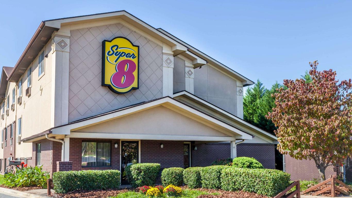 Super 8 by Wyndham Charlotte/Amusement Park Area