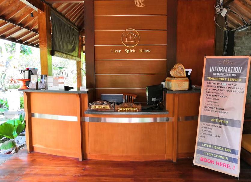 Front desk Photo