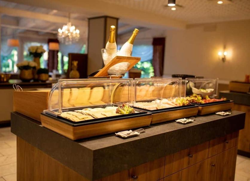 Buffet Photo