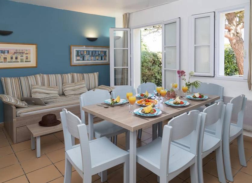 Dining room Photo