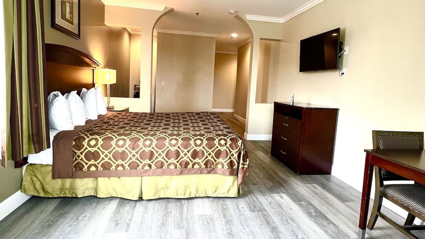 Harbor Inn & Suites
