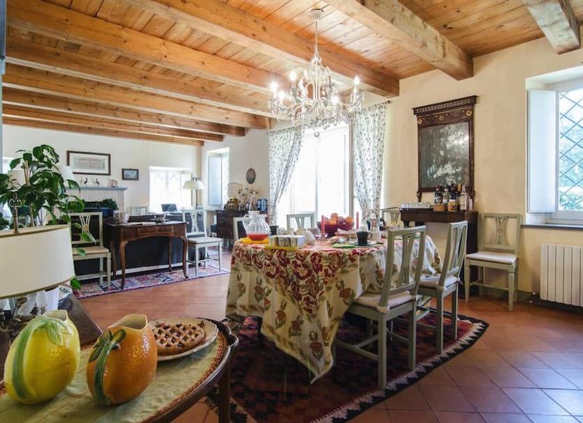 Dining room Photo