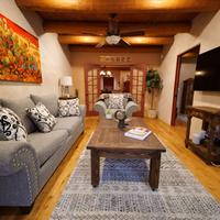 Magical Santa Fe Stay, Minutes From Town Square, Sleeps 4, includes free parking and outdoor hot tub!