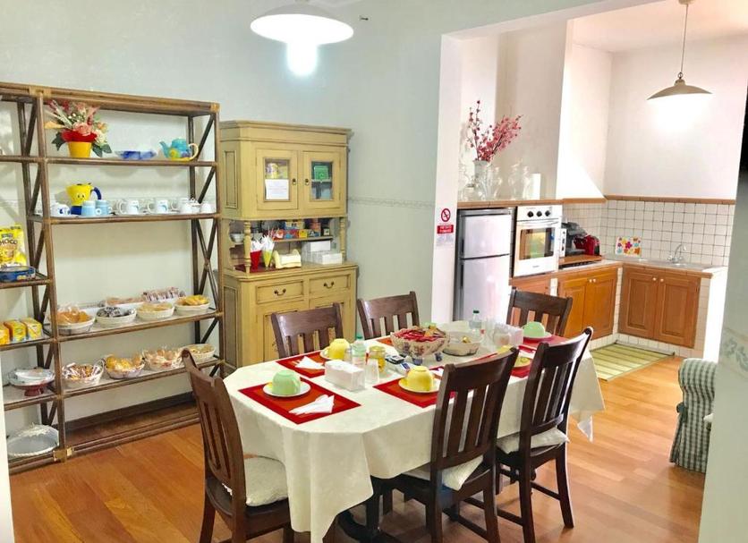Dining room Photo