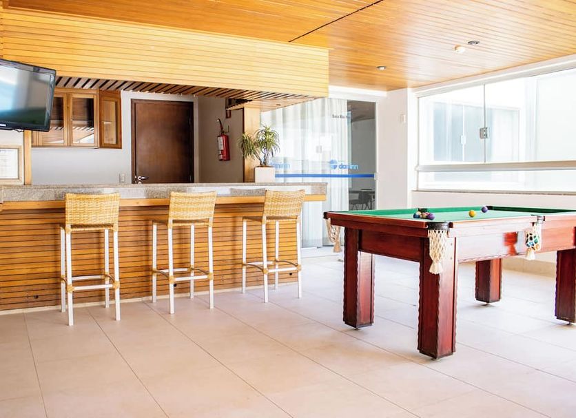Hotel Dan Inn São José do Rio Preto by Nacional Inn game room with pool table and bar stools