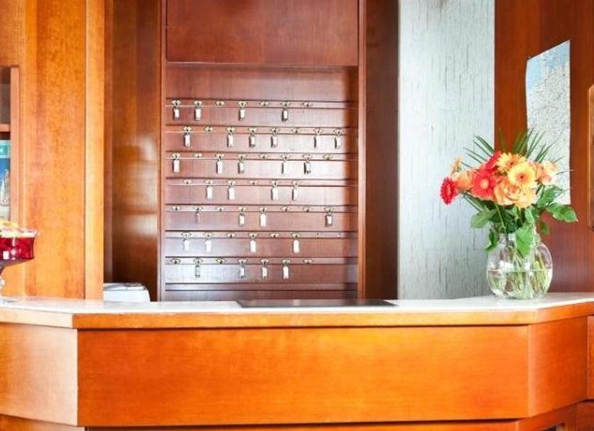 Front desk Photo