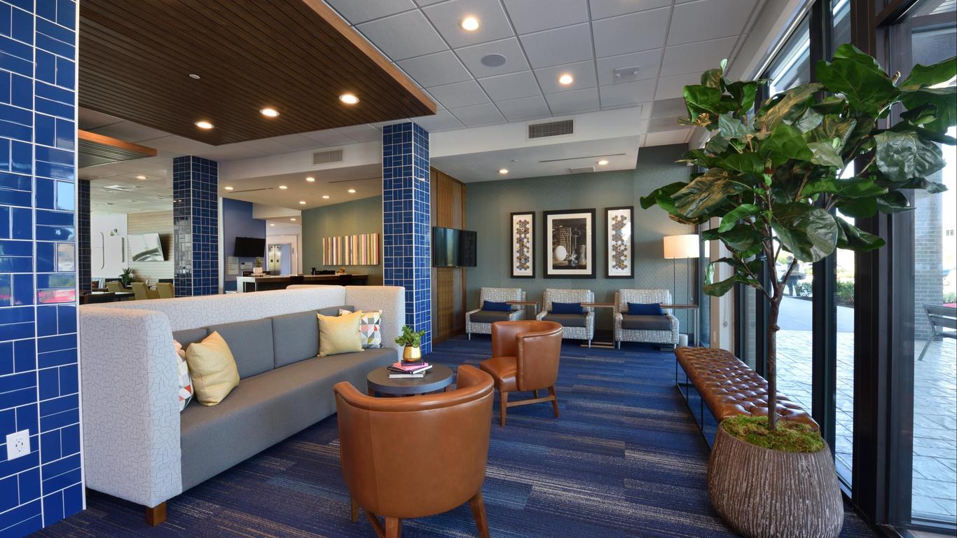 Holiday Inn Express & Suites Spring - Woodlands Area