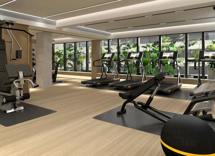 The Bauhinia Hotel - Central gym in Hong Kong with treadmills, weights and floor-to-ceiling windows