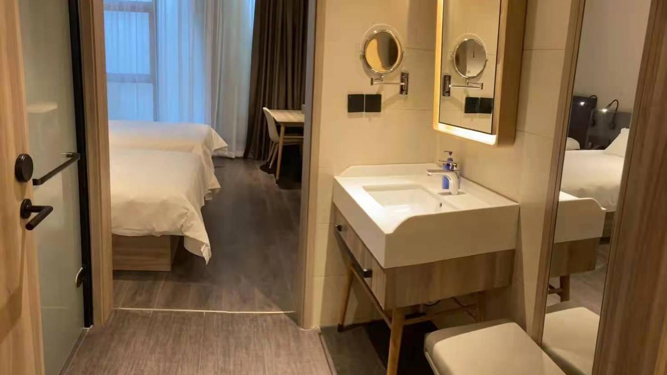 Hanting Hotel Beijing South Railway Station North Square