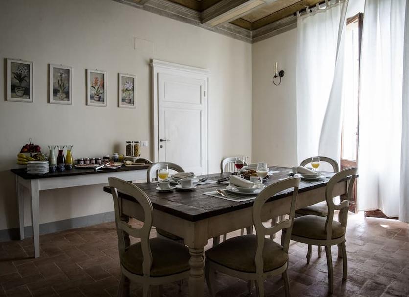 Dining room Photo