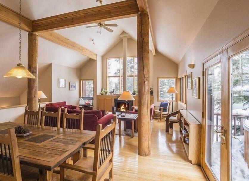 Dining room Photo