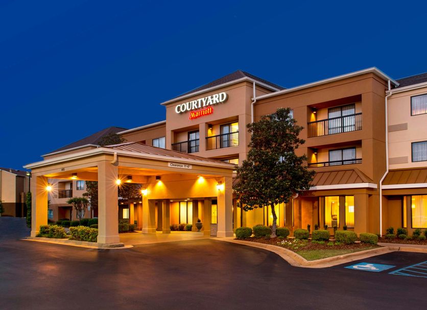 Courtyard by Marriott Tuscaloosa exterior at dusk with lit entrance and covered driveway in Tuscaloosa