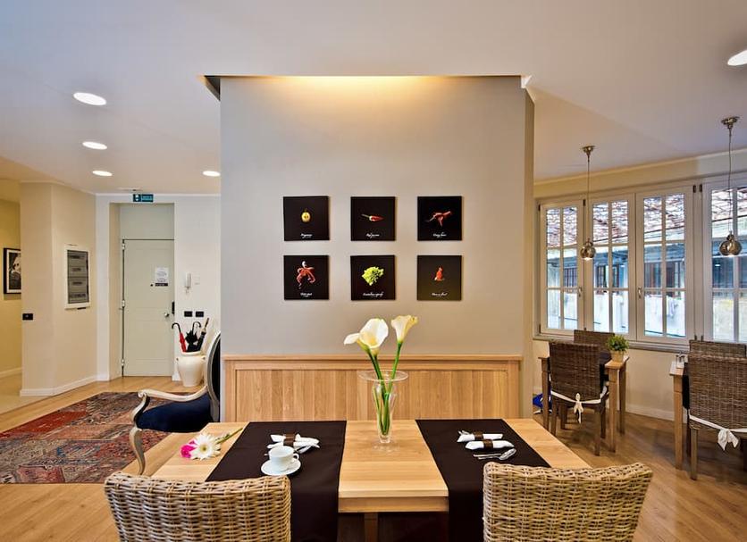 Dining room Photo