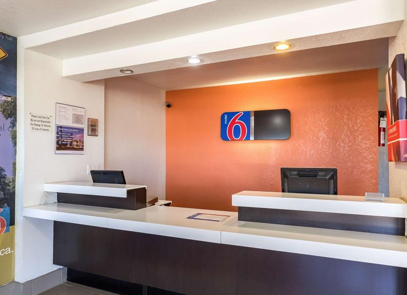 Front desk Photo